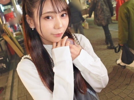 【街角ナンパ】美脚美少女をゲット！キュートな笑顔にメロメロ♥ 細身ボディを味わい尽くす濃厚セックスでイチャラブ！