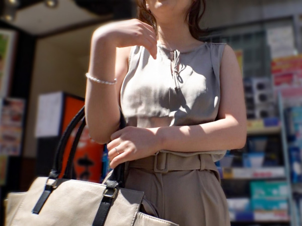 【借金返済NTR】『旦那に内緒で…』セックスレス人妻が借金返済のためAV出演！久々のセックスに飢えたカラダで他人棒を求め、激しく腰を振りまくる！♡