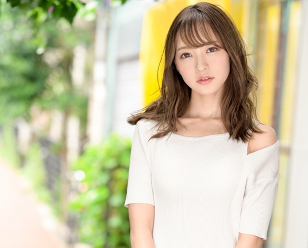 【美ボディお姉さんと自宅でイチャラブ】スレンダー美女が素人男性と甘いキスから始まる生々しいセックス♡恋人みたいなラブラブプレイで悶えイキ！！