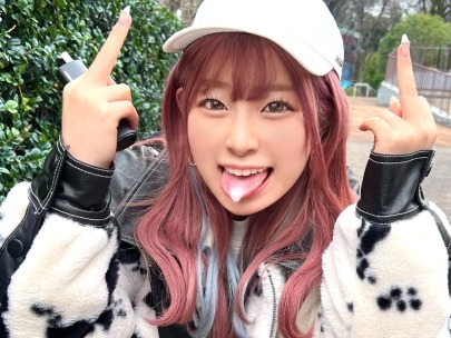 【ライブチャット女子の過激配信】『見ててね♡』クンニで愛液ダダ漏れ！正常位で激ピスされ顔射された後も連続ハメでイキまくり！