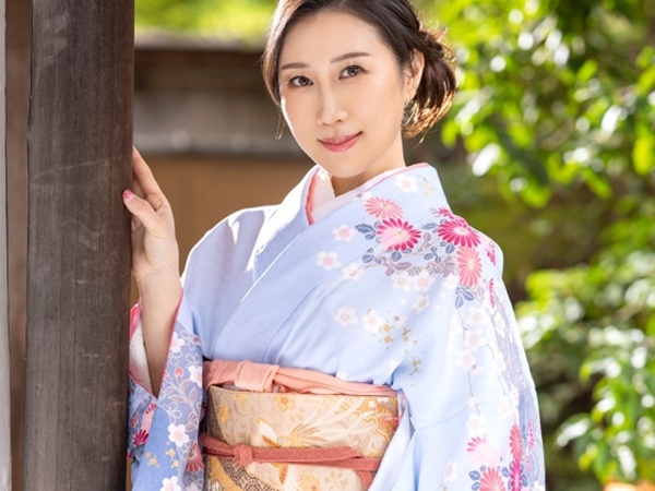 【着物美魔女のご奉仕】極上美熟女が舌技でメロメロ♥絡みつくベロチューから、チンポを徹底的に責めまくる！着物姿とのギャップがエロすぎる！