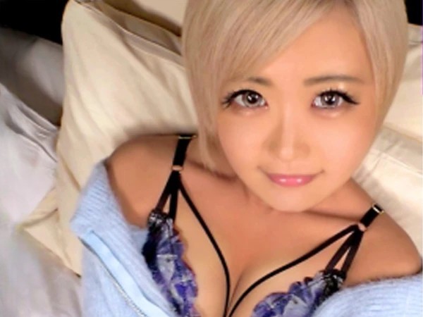 【小麦肌の金髪ギャル】スレンダー美乳ギャルのエロさ爆発！小麦色の肌が超セクシーで、生チ○コを挿入した瞬間から鬼ピストン全開！ギャルの喘ぎ声が響き渡る、激アツなセックス♡