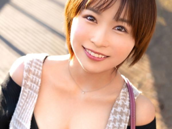 【巨乳メイドの過激ご奉仕】『ご主人様、もっと気持ちよくなりますよ♡』乳首チラ見せエロコスで誘惑！デカ乳揺らしてチ○ポを舐めまわすメイドさん！コスプレプレイで激しく乱れる巨乳美女の痴態！