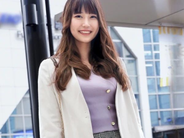 【V字谷間がエロい】「感じちゃう…」美巨乳お姉さんが谷間チラ見せ誘惑！セクシーなボディで男を惑わし、濃厚セックスに溺れる♡最高の快楽に悶える姿は必見！