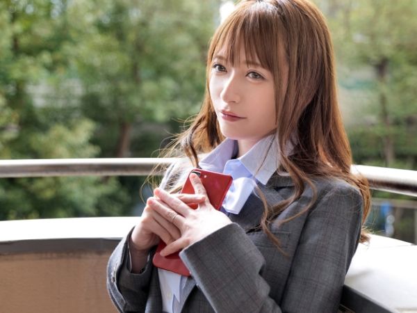 【禁断のNTR劇】『ダメ…でも気持ちいい…』スレンダー美人妻が元教師と不倫セックス！旦那にバレた瞬間、背徳感が快楽に変わる…情熱的な浮気現場を覗き見！♡