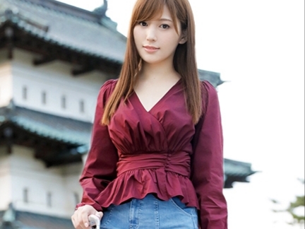【素人男性大興奮】マジカワ美少女が突然訪問！素人男性と濃厚エッチでご奉仕♡ 制服姿から始まるエチエチタイム！素人チ○ポを優しく包み込み、感じまくる姿がエロかわいい！！